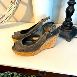 Stuart Weitzman Grey/Gold Shimmer Fabric Jean Peep Toe Cork Wedge size 8.5